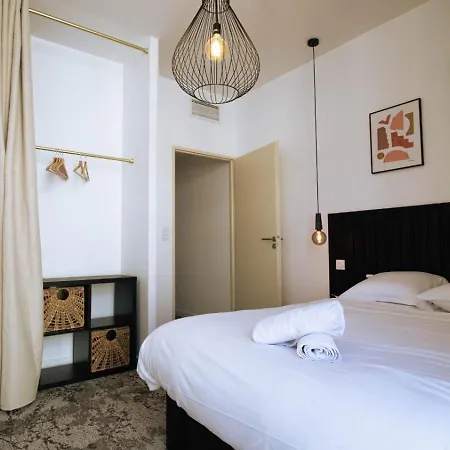 La Kintsugi Le Raffinement De L'histoire Le Confort Du Futur Apartment Tours