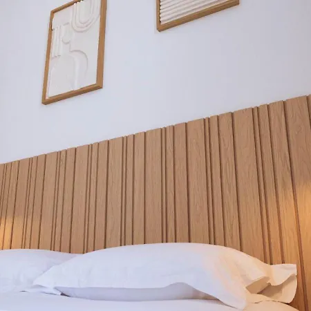 La Kintsugi Le Raffinement De L'histoire Le Confort Du Futur Apartment Tours