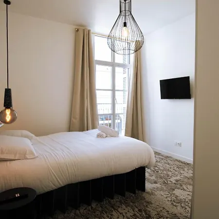 La Kintsugi Le Raffinement De L'histoire Le Confort Du Futur Apartment Tours